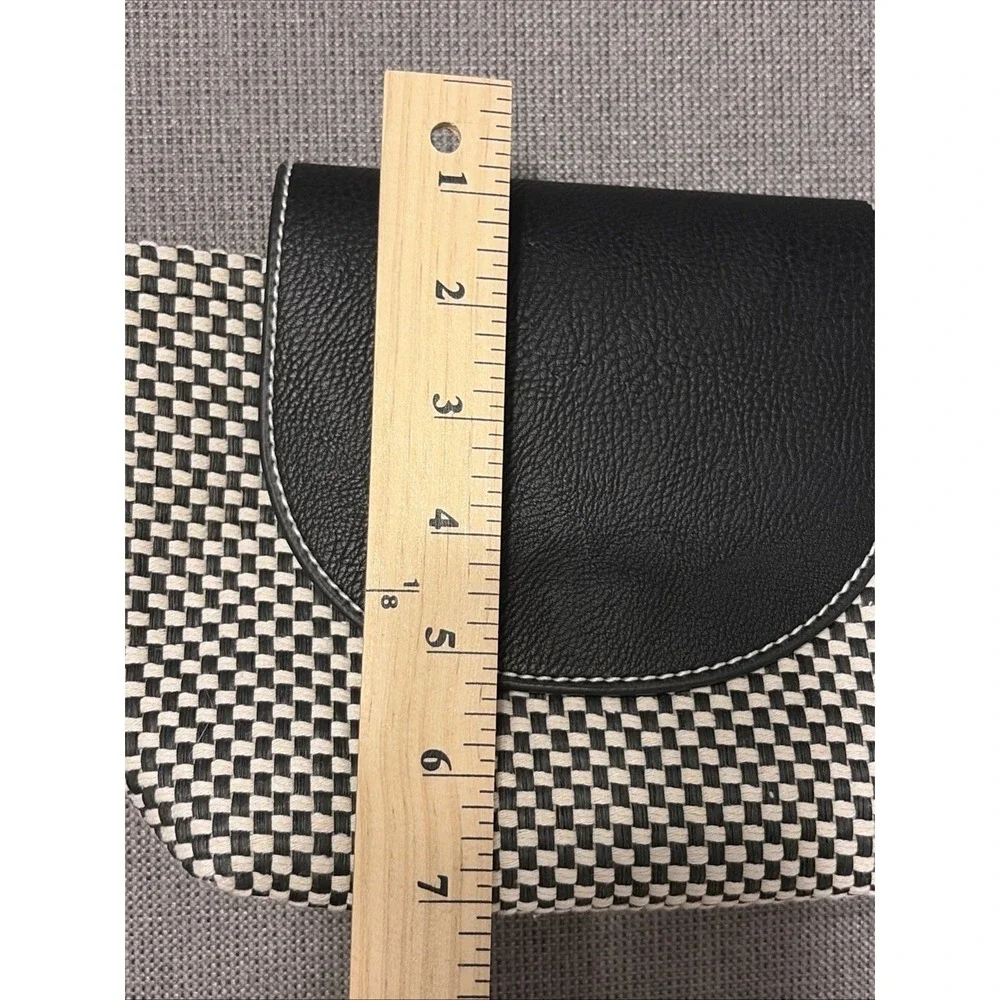Universal Thread this black